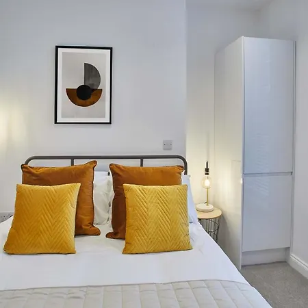 Host & - One, Hudsons Yard House Apartment