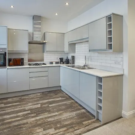 Apartment Host & - One, Hudsons Yard House Whitby