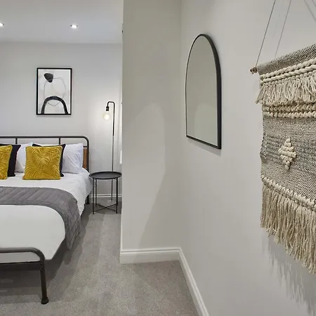 Host & - One, Hudsons Yard House