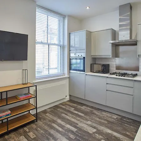 Host & - One, Hudsons Yard House Γουίτμπι